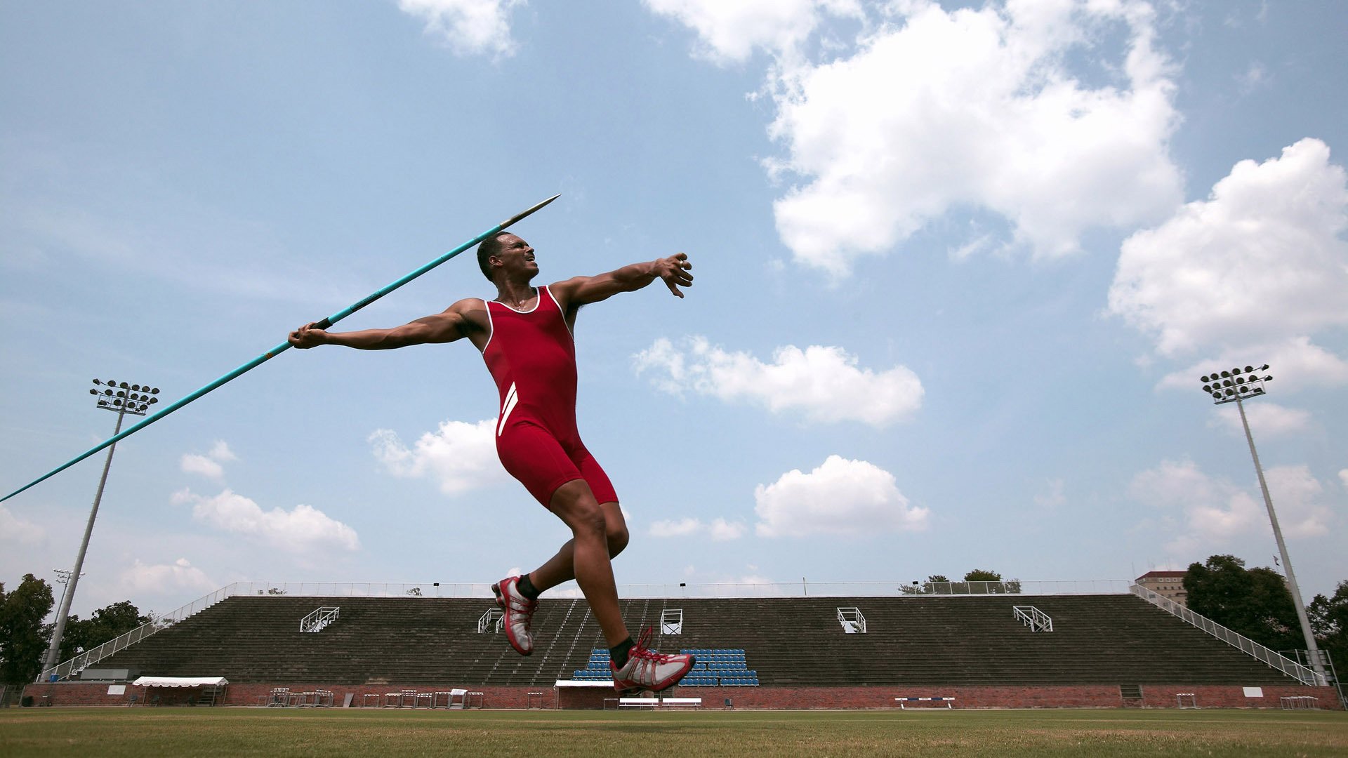 田径赛场焦点！巴西队对阵克罗地亚队，战况跌宕起伏，悬念直到终场
