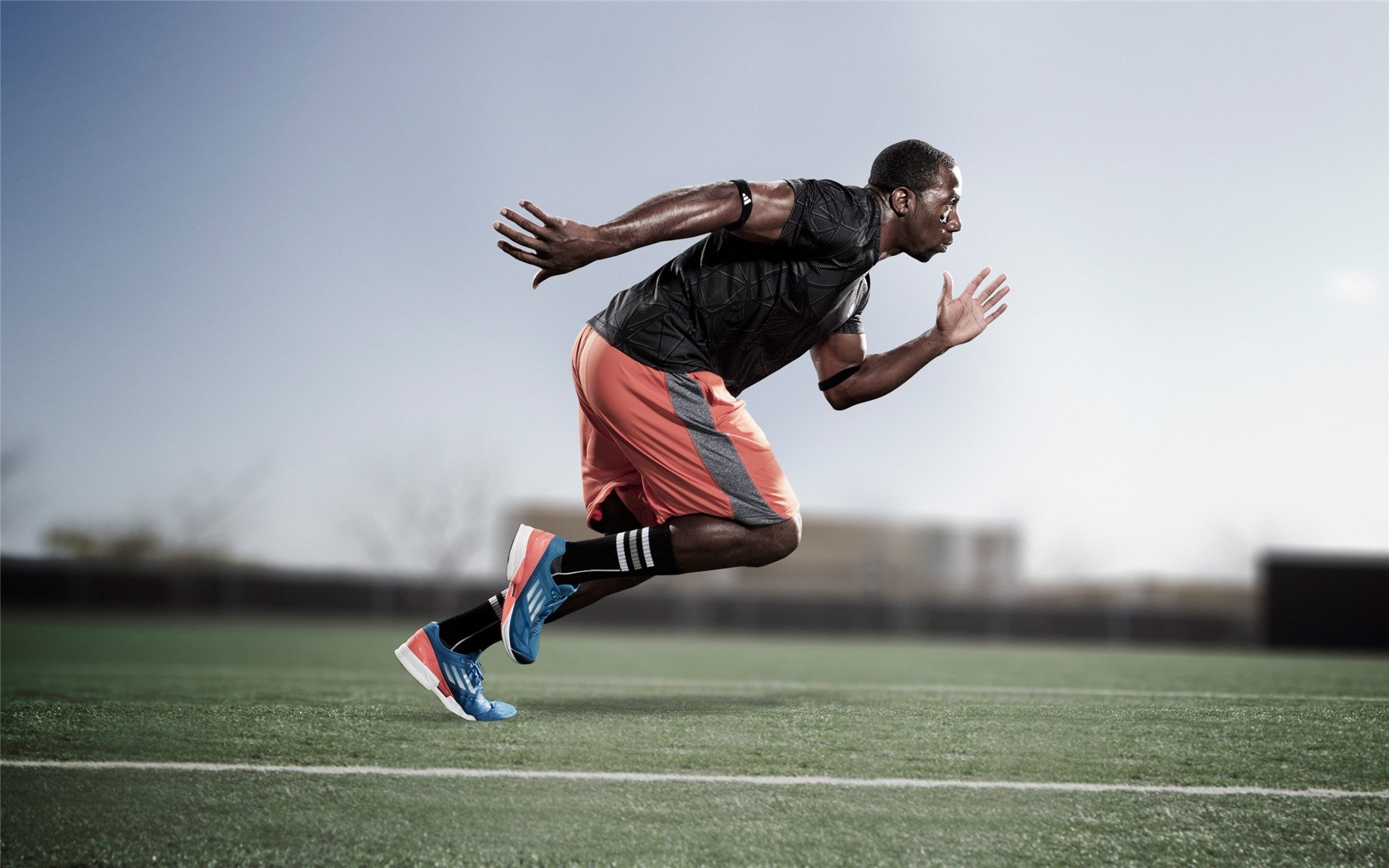 欧联杯转会风云：密尔沃基雄鹿盯上锋线强援，肖若腾或成交易筹码